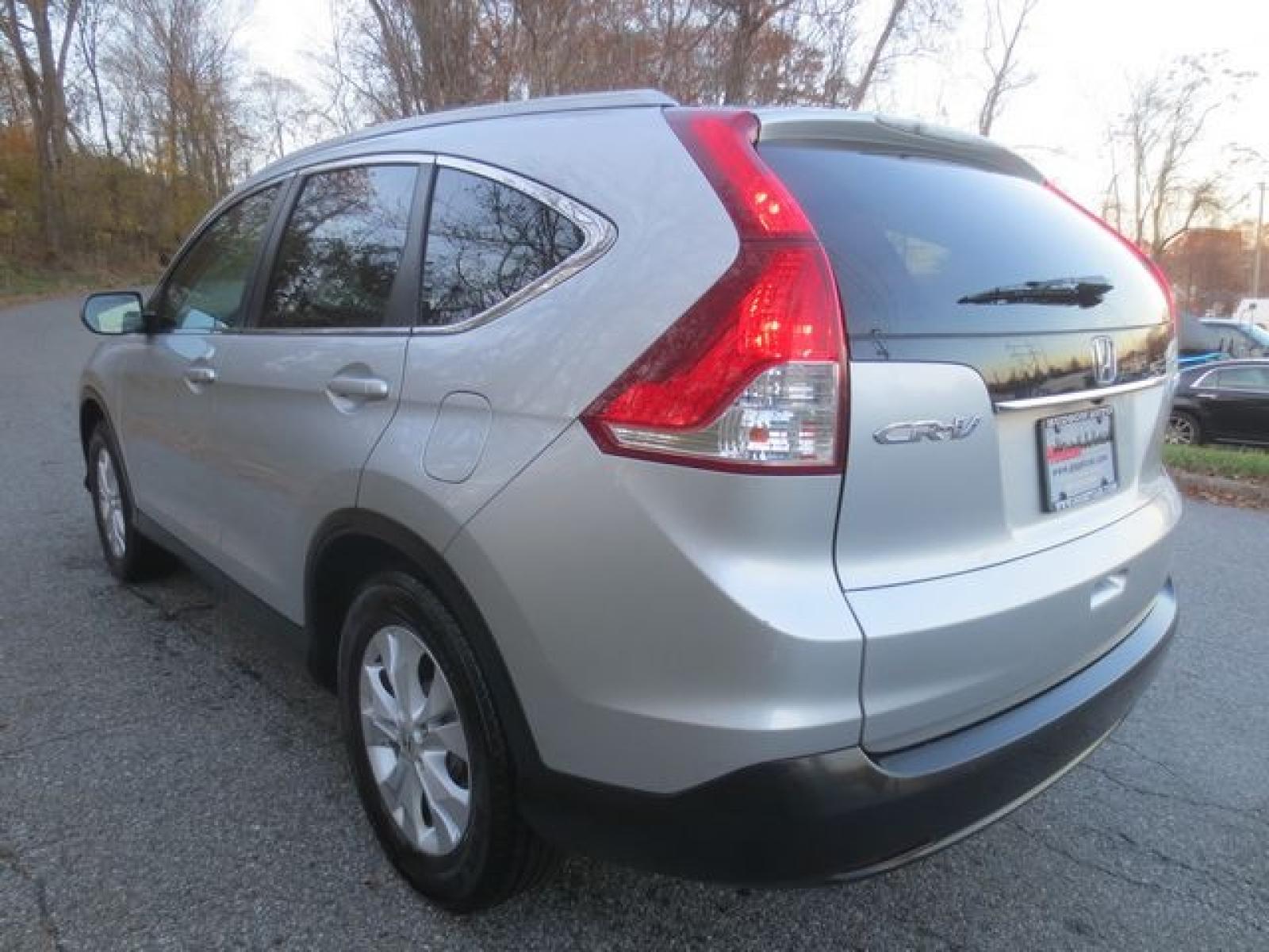 2014 Silver /Black Honda CR-V EX-L 4WD 5-Speed AT (2HKRM4H70EH) with an 2.4L L4 DOHC 16V engine, 5-Speed Automatic transmission, located at 270 US Route 6, Mahopac, NY, 10541, (845) 621-0895, 41.349022, -73.755280 - Photo #4
